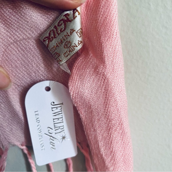 Pashmina Light Pink Scarf Shawl with Tassels 74 in long 29 in wide NWT - Picture 3 of 5